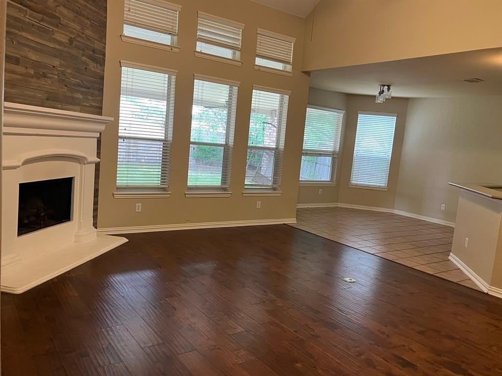 5800 Youngworth Dr - Photo 6 of 20