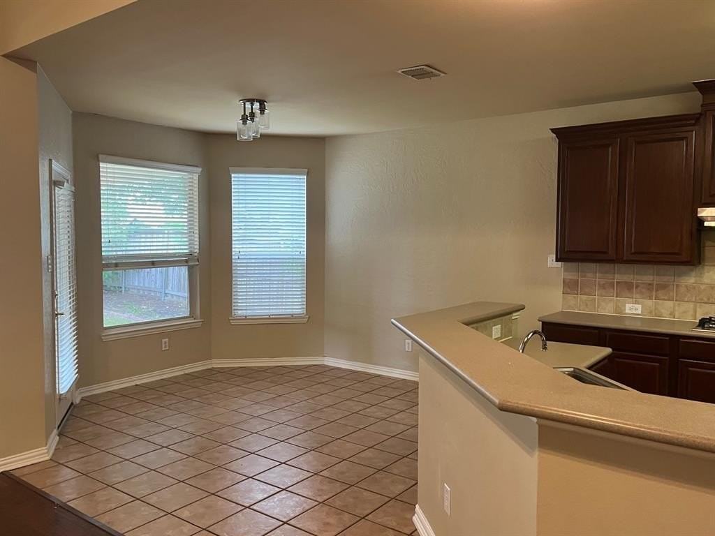 5800 Youngworth Dr - Photo 7 of 20