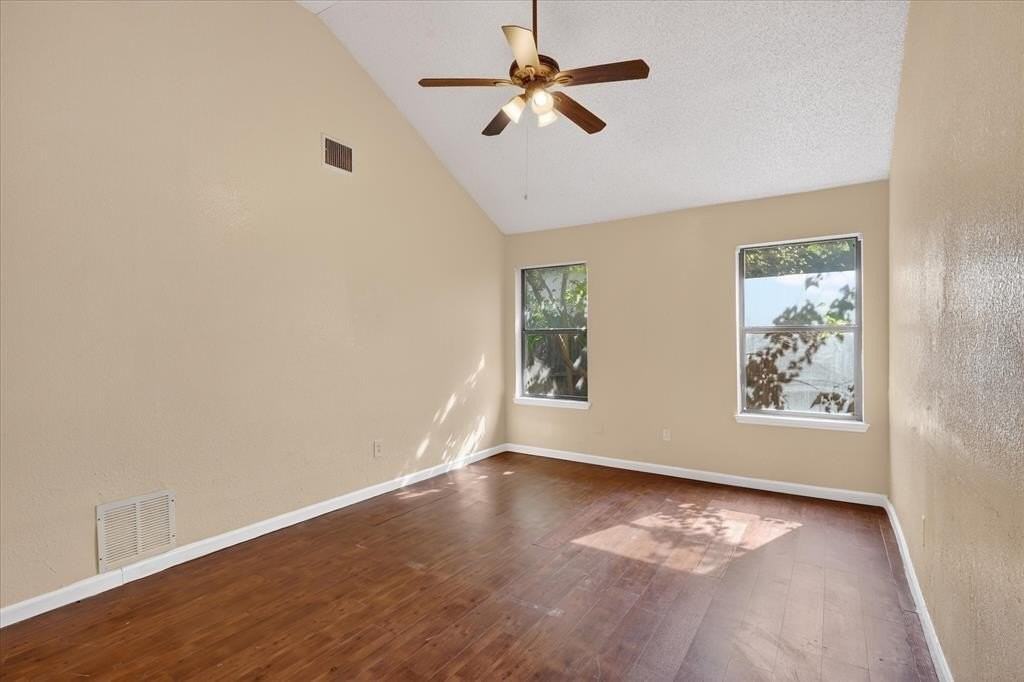 210 Cutting Horse Ln - Photo 5 of 37