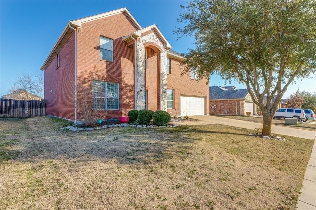 1427 Hanover Ln - Photo 2 of 25