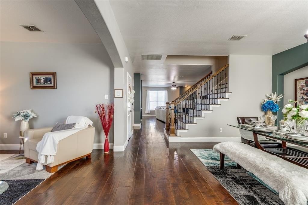 1427 Hanover Ln - Photo 5 of 25