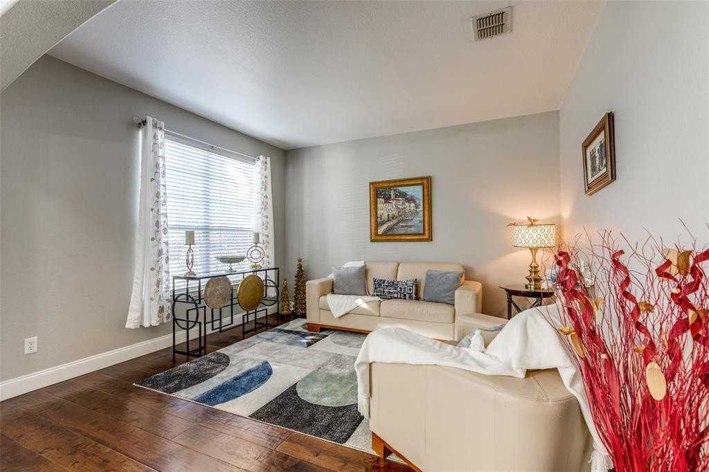 1427 Hanover Ln - Photo 6 of 25