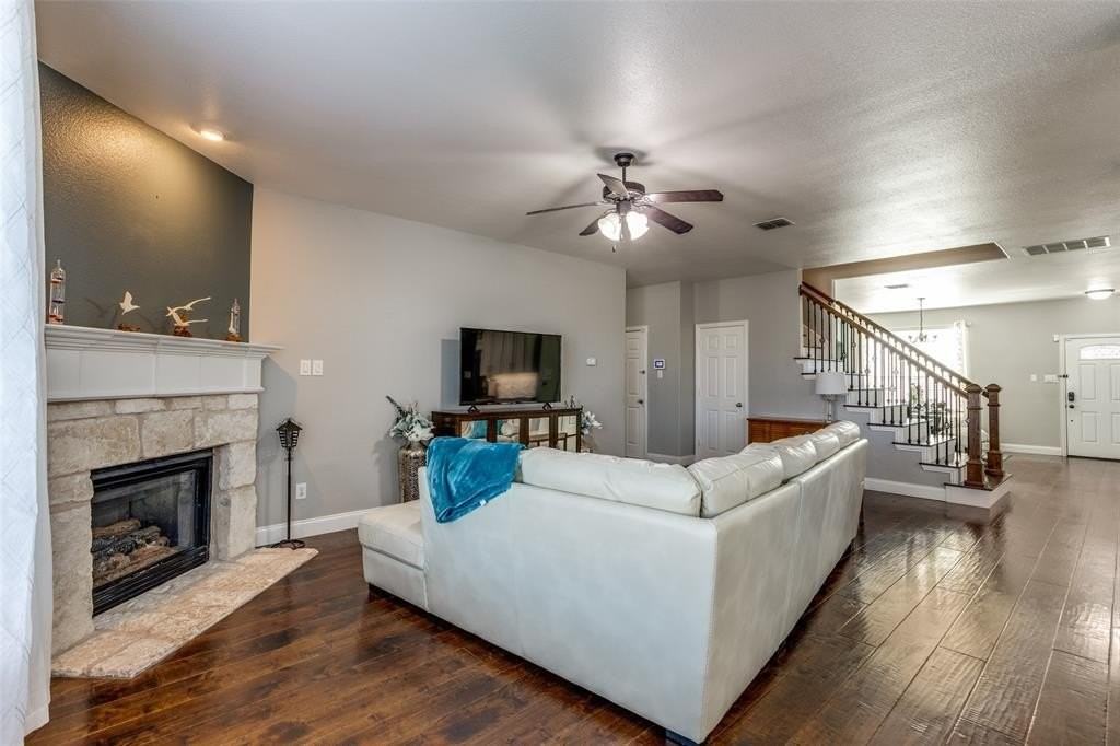 1427 Hanover Ln - Photo 7 of 25