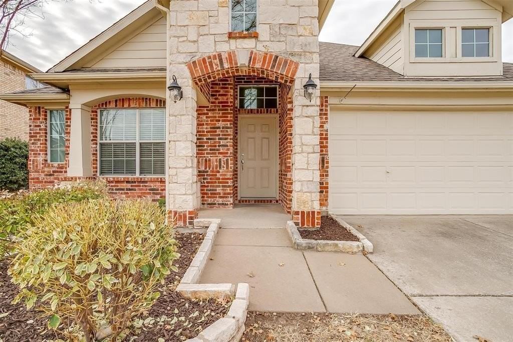 1721 Castle Creek Dr - Photo 2 of 40