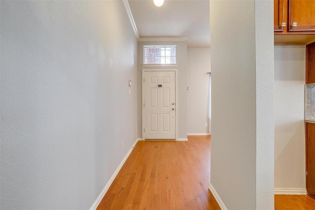 1721 Castle Creek Dr - Photo 4 of 40