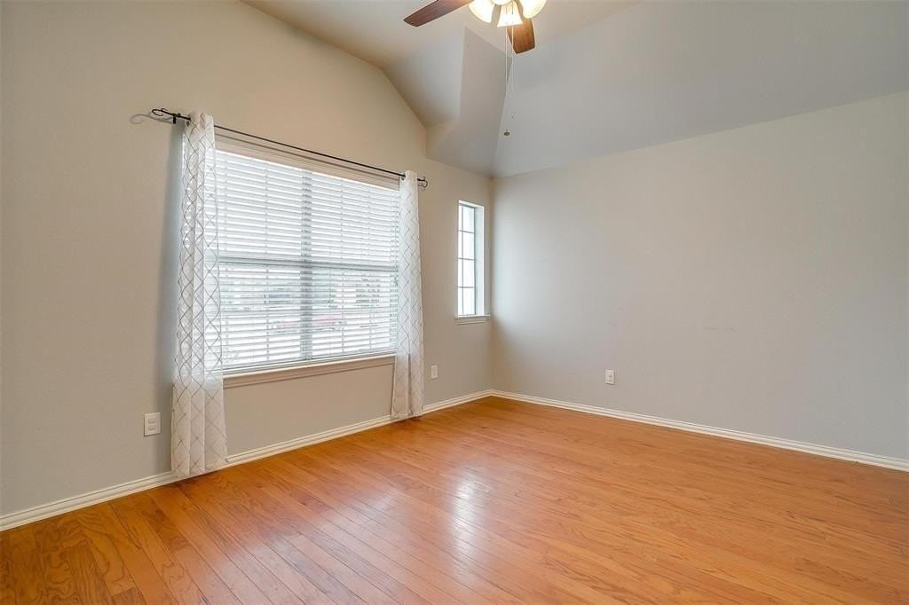 1721 Castle Creek Dr - Photo 5 of 40