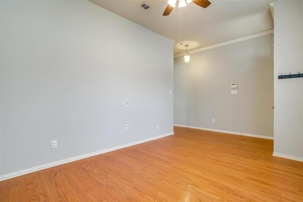 1721 Castle Creek Dr - Photo 7 of 40