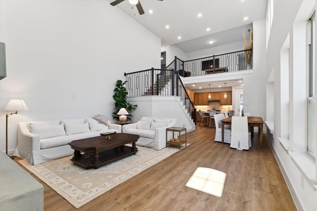 1908 Elm Pl - Photo 3 of 39