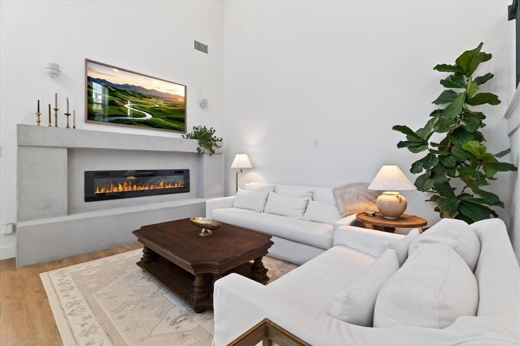 1908 Elm Pl - Photo 5 of 39