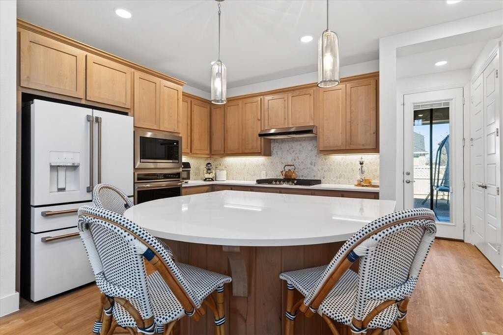 1908 Elm Pl - Photo 7 of 39