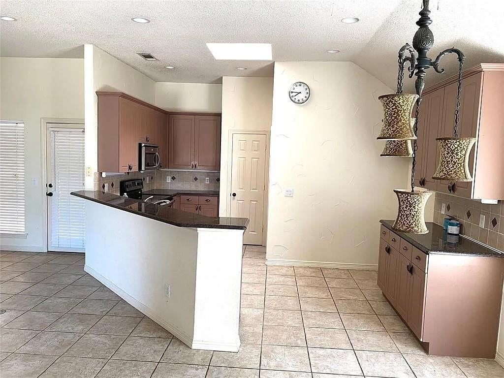 10079 Cambridge Dr - Photo 4 of 9