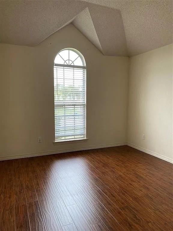 10079 Cambridge Dr - Photo 6 of 9