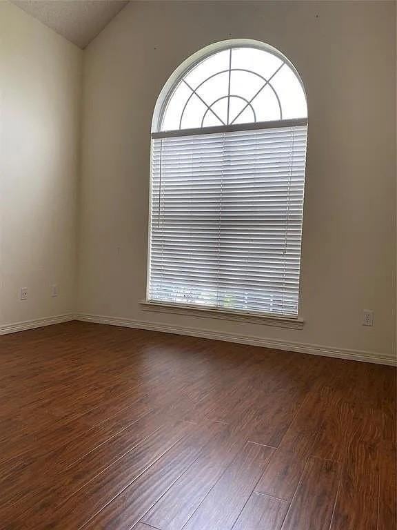 10079 Cambridge Dr - Photo 7 of 9