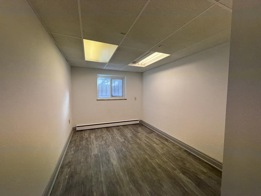 1088 Fennell Ave E - Photo 3 of 5