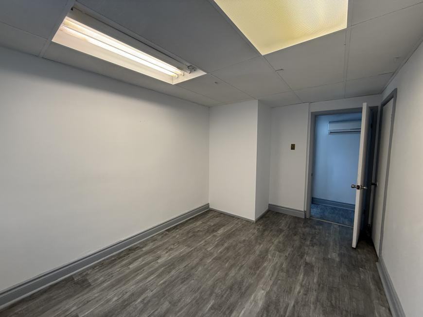 1088 Fennell Ave E - Photo 4 of 5