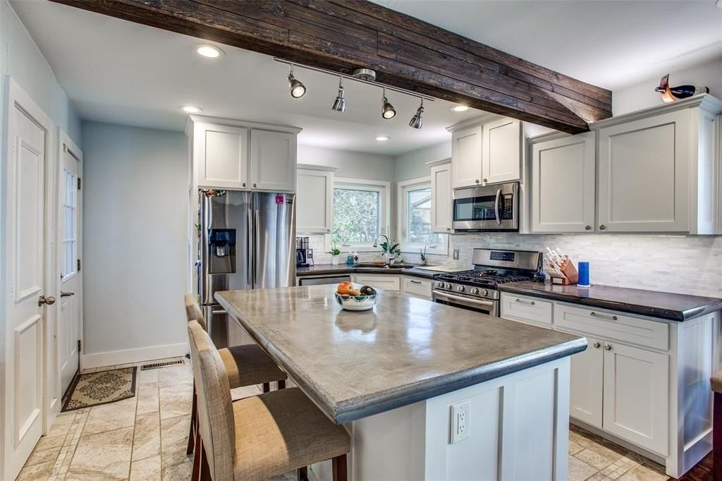 1405 Bluebonnet Dr - Photo 5 of 15