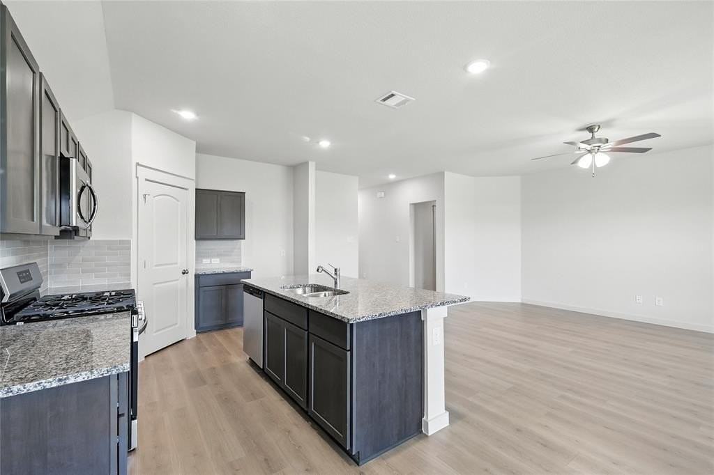 106 Patrick Henry Dr - Photo 6 of 36