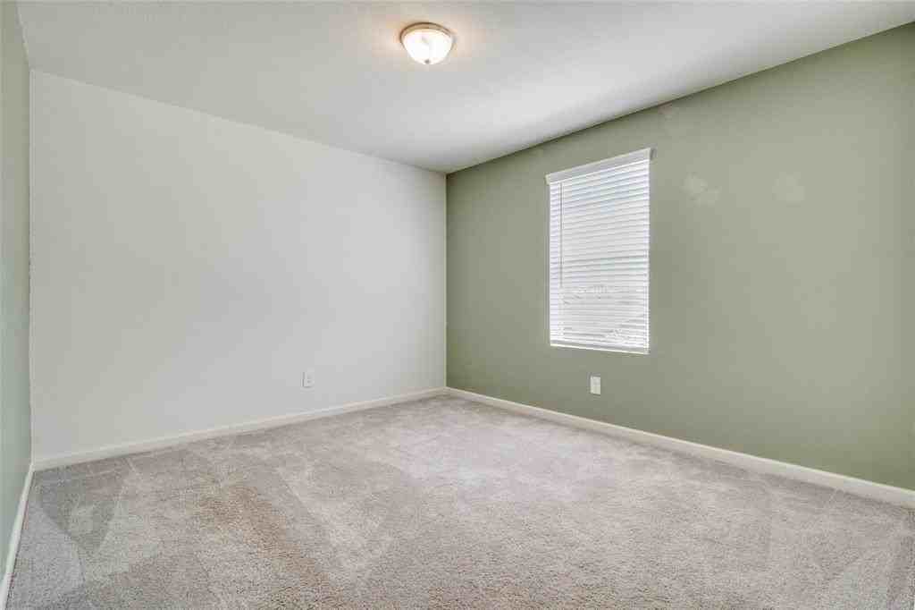 731 Yorkshire Dr - Photo 3 of 32