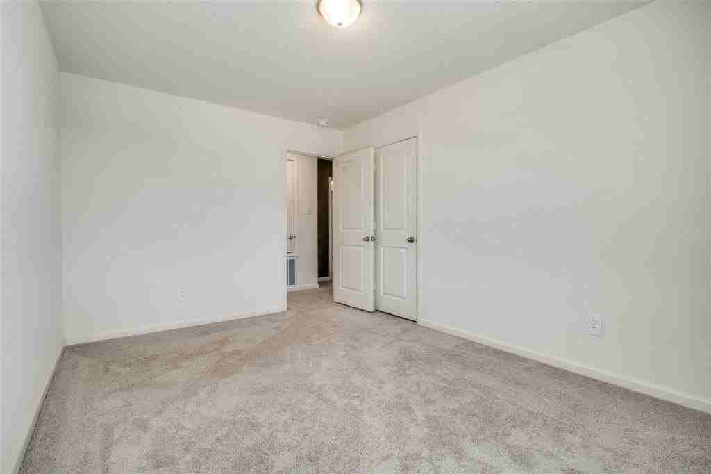 731 Yorkshire Dr - Photo 5 of 32