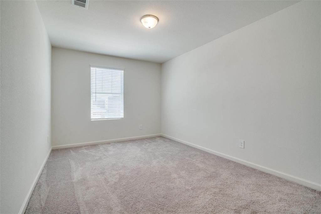 731 Yorkshire Dr - Photo 6 of 32