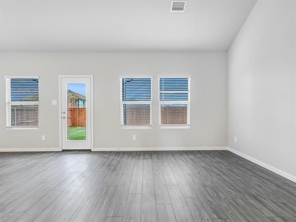 2256 Bellatrix Dr - Photo 3 of 24