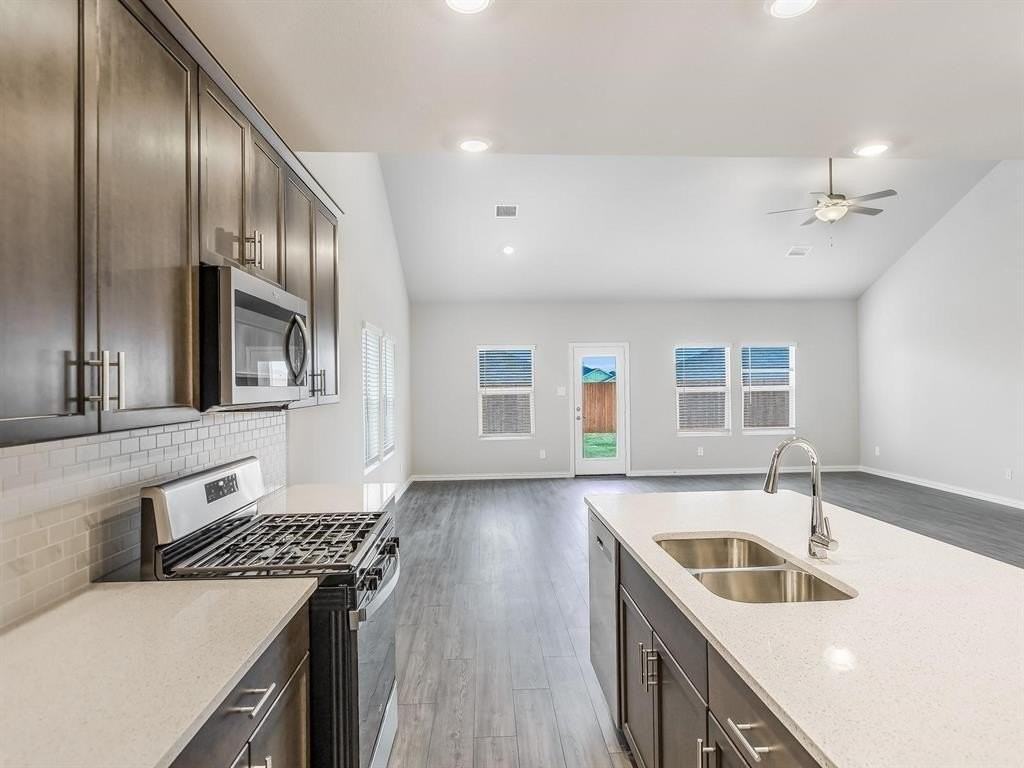 2256 Bellatrix Dr - Photo 6 of 24