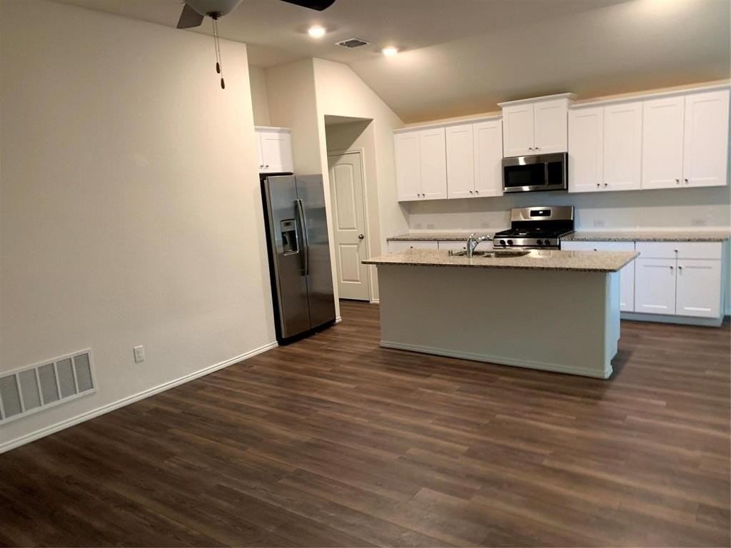 2444 Larimar Dr - Photo 5 of 28