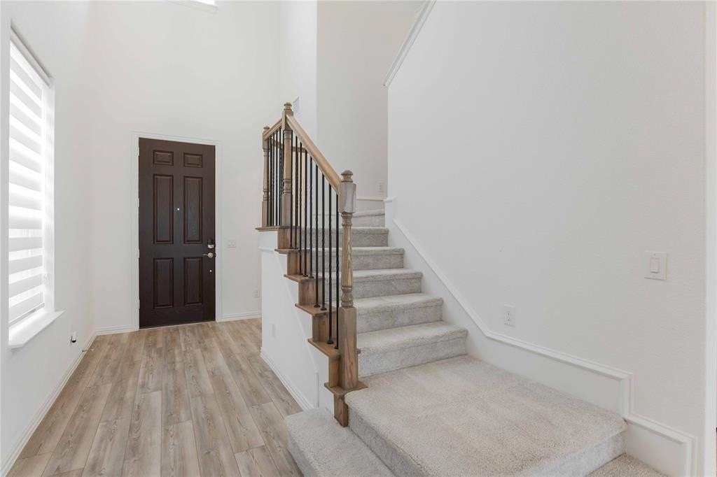 345 Willowmore Dr - Photo 3 of 30