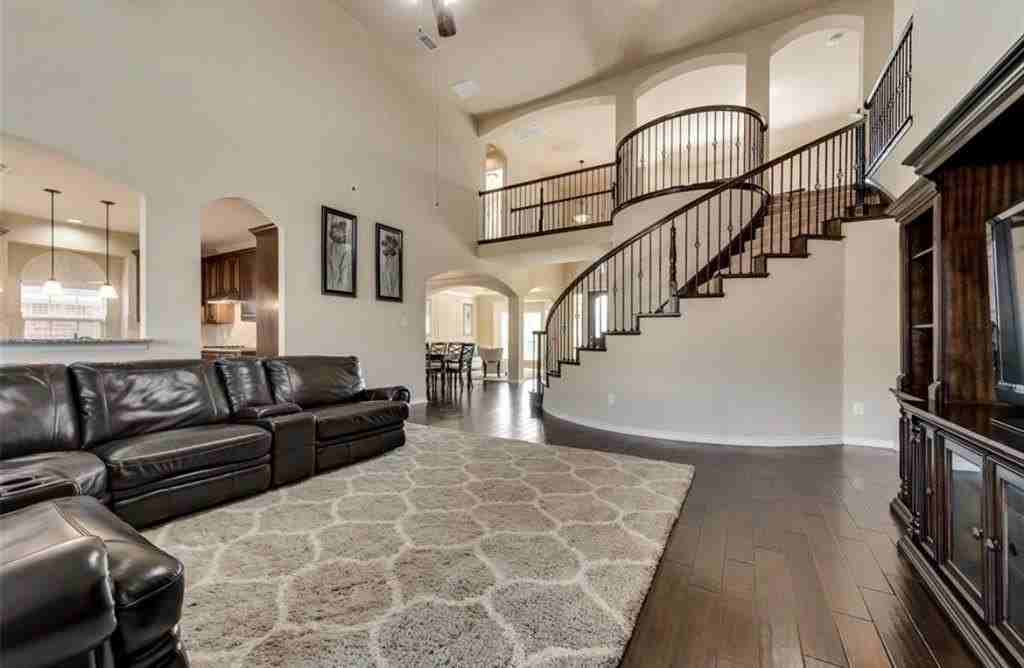 308 Wisteria Way - Photo 4 of 32