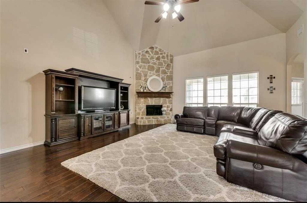 308 Wisteria Way - Photo 5 of 32