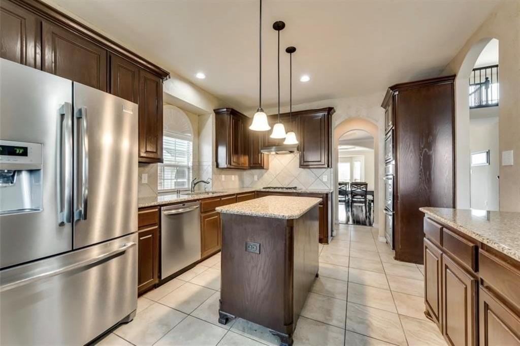 308 Wisteria Way - Photo 6 of 32