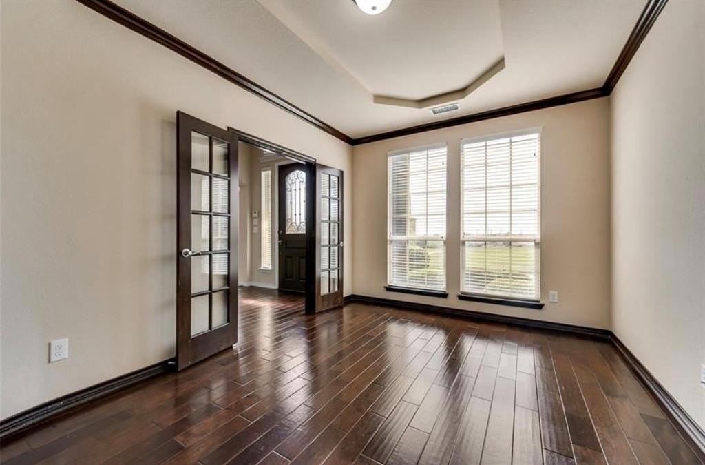 308 Wisteria Way - Photo 7 of 32