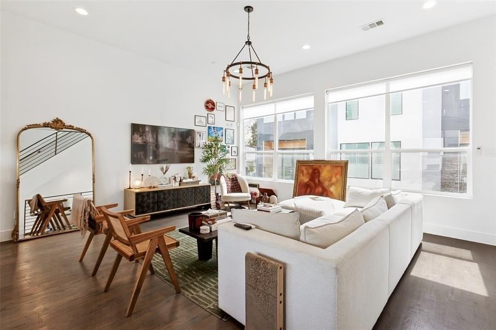 2319 Kirby St #102 - Photo 5 of 31