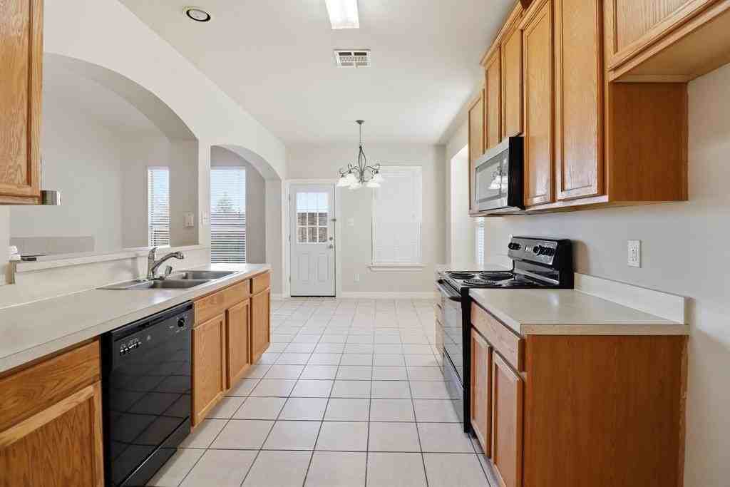 4521 Worchester Ln - Photo 6 of 27