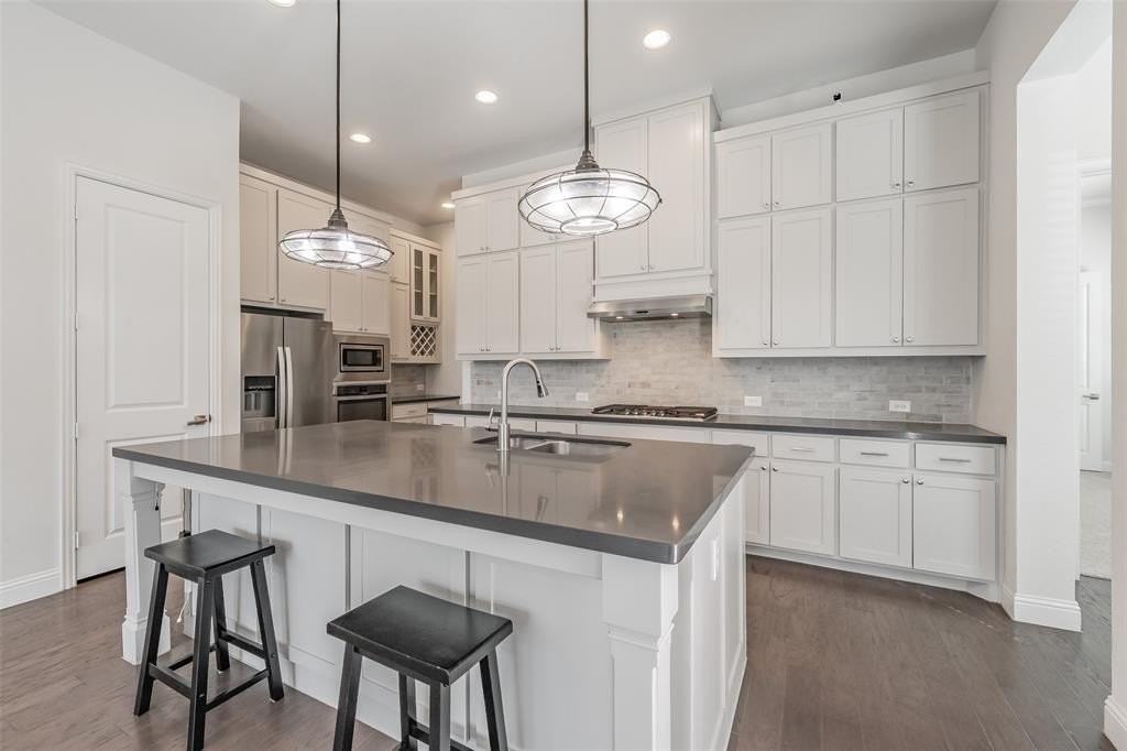 8075 Sunflower Ln - Photo 6 of 33