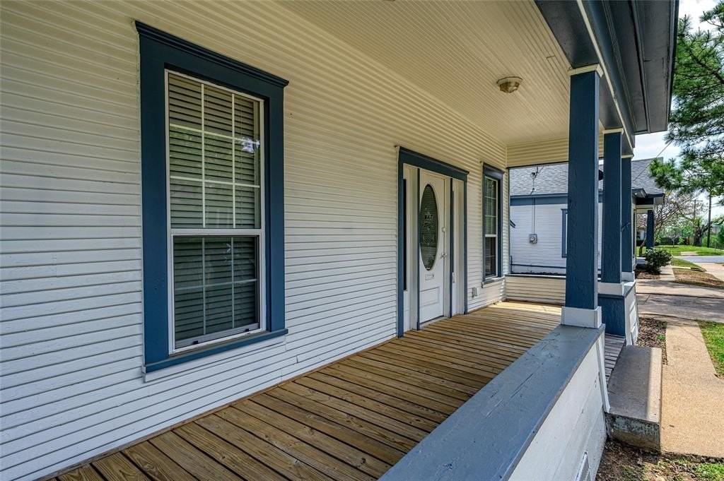 108 N Eddy Ave - Photo 3 of 24