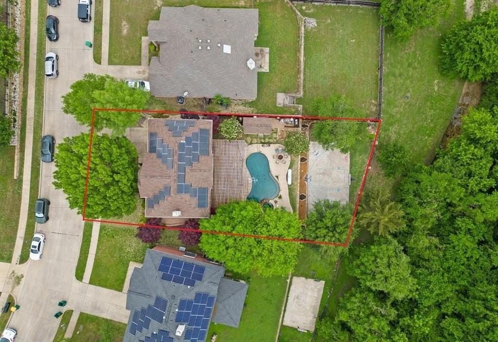 1088 Pondview Dr - Photo 5 of 40