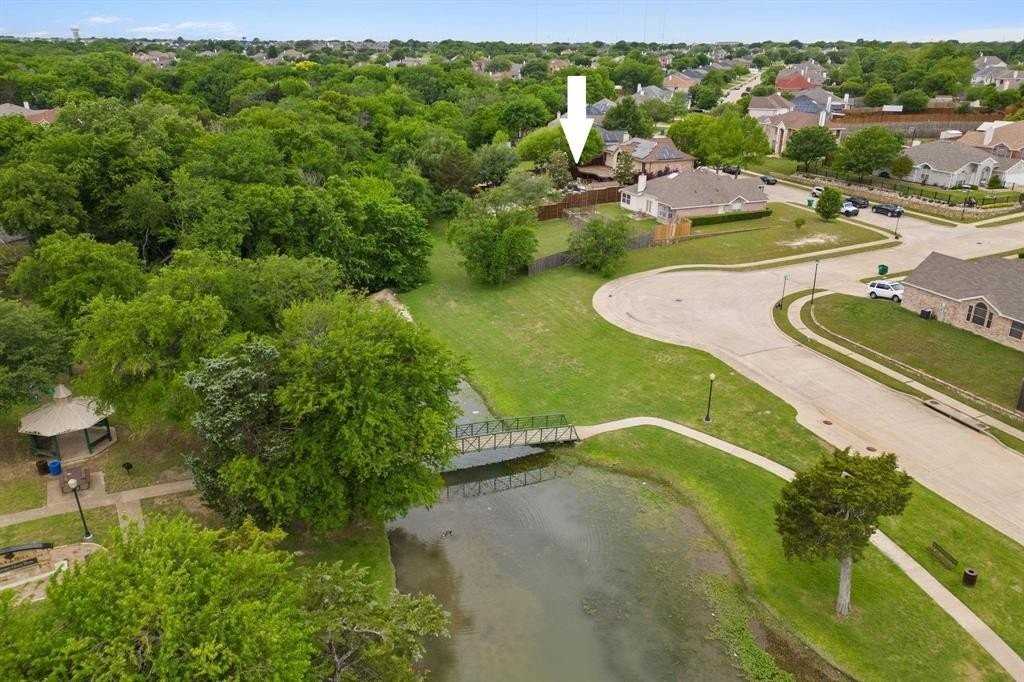 1088 Pondview Dr - Photo 6 of 40