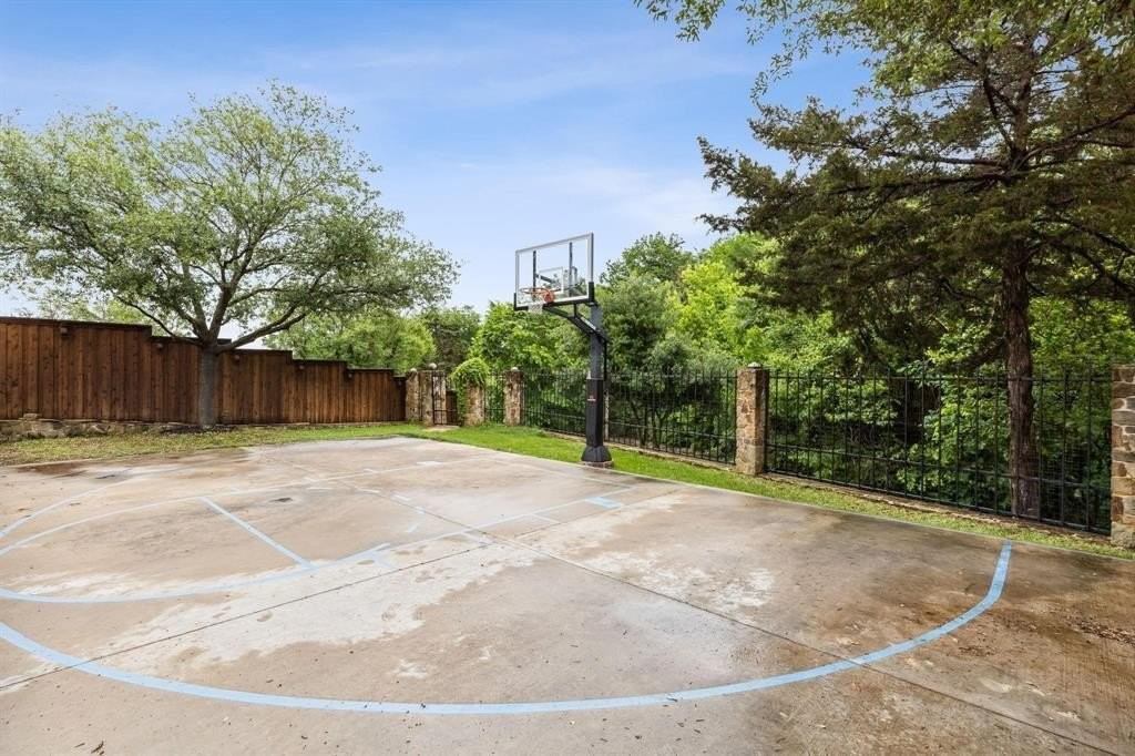 1088 Pondview Dr - Photo 7 of 40