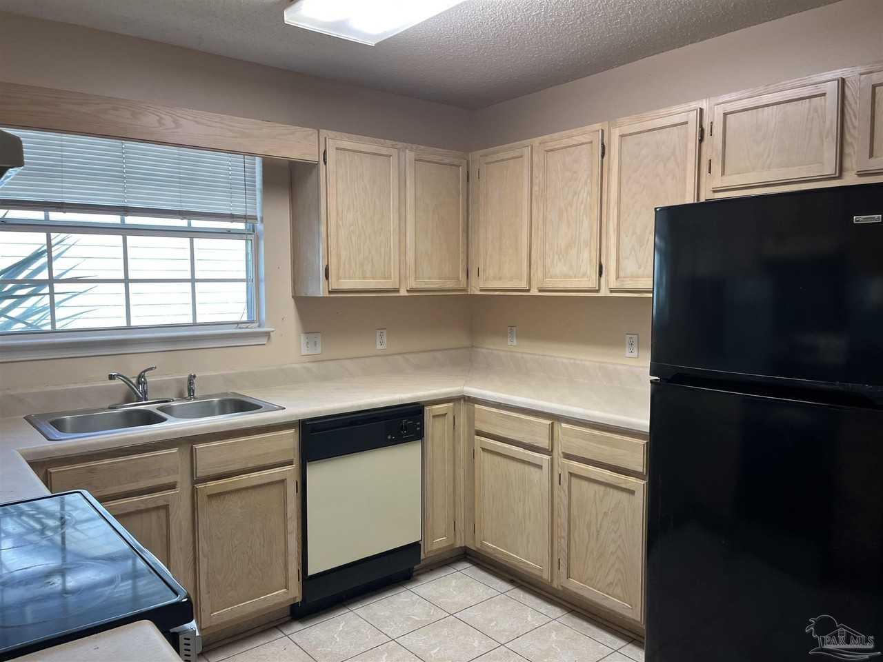 192 Wildflower Ln - Photo 3 of 12