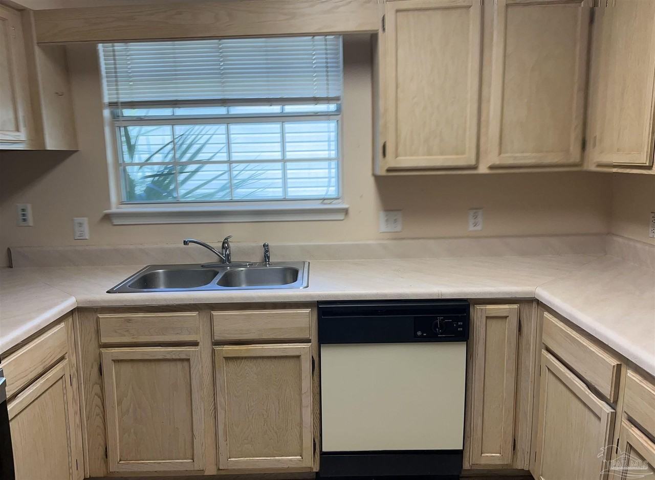 192 Wildflower Ln - Photo 4 of 12