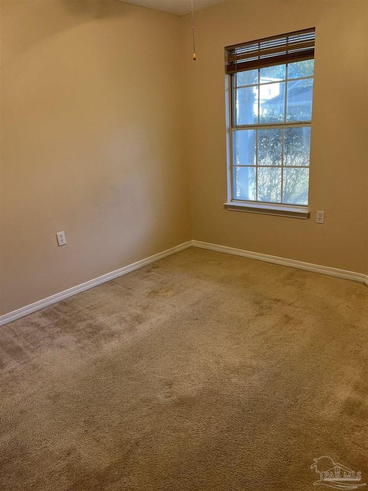 192 Wildflower Ln - Photo 7 of 12