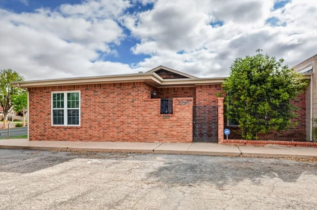 2218 N H St - Photo 3 of 25