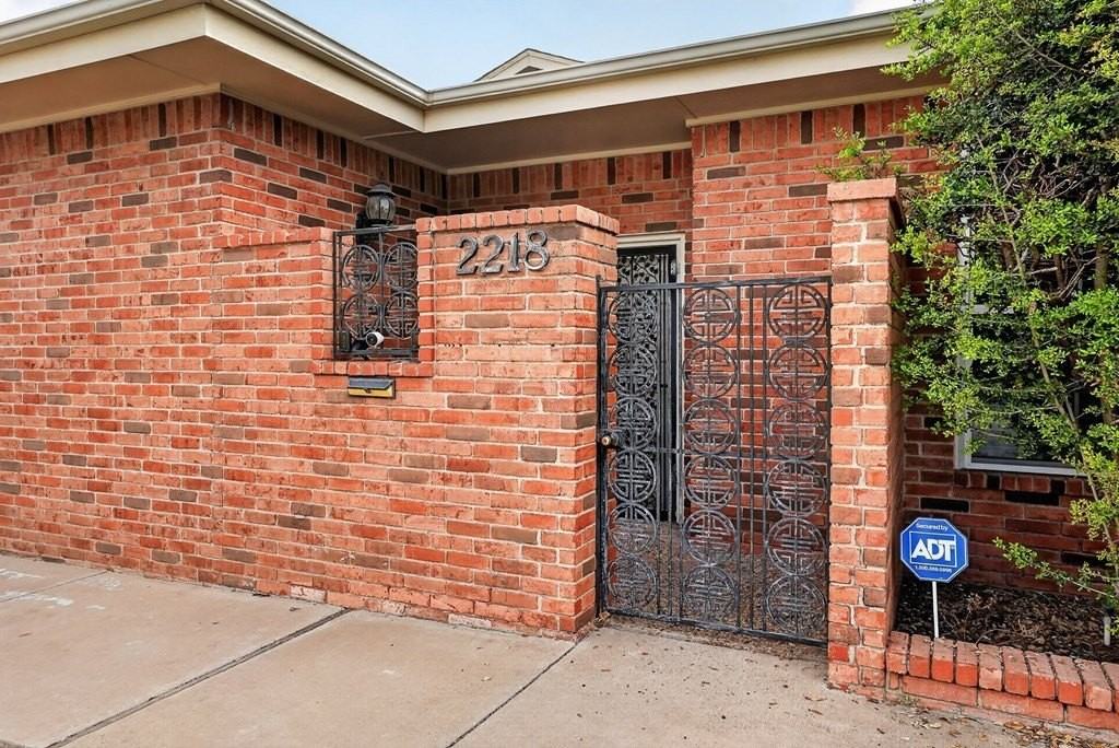 2218 N H St - Photo 4 of 25