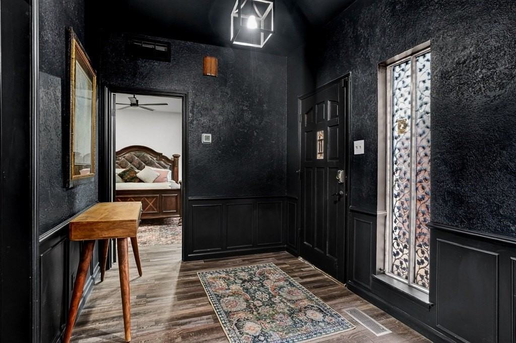 2218 N H St - Photo 5 of 25