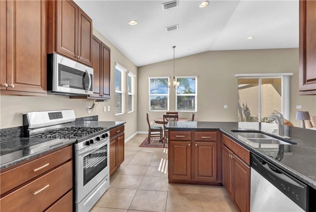 1340 Caddy Ct - Photo 4 of 20