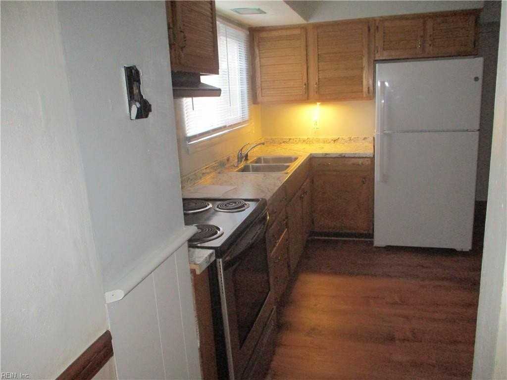 4601 Crown Point Ln - Photo 4 of 16