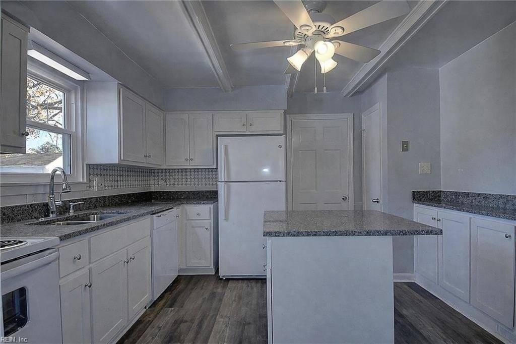 4908 Narragansett Ct - Photo 3 of 5