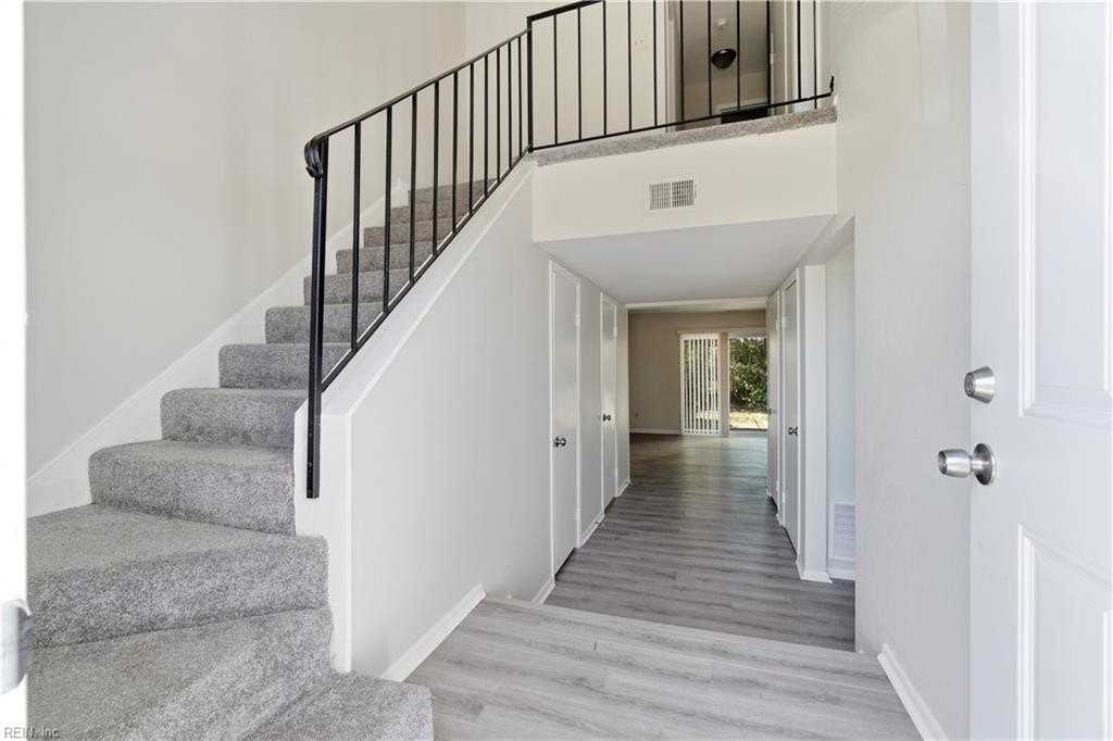 1261 Clydesdale Ln - Photo 4 of 34