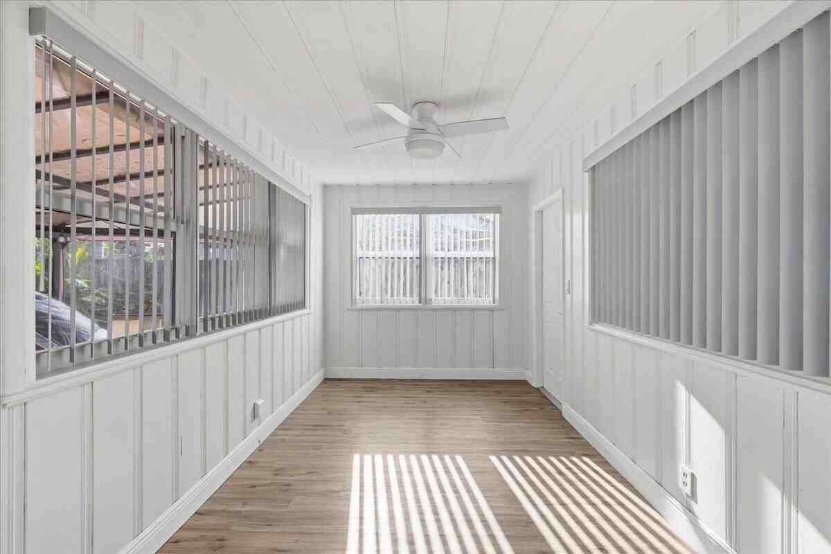 1510 Ne 32nd Pl - Photo 5 of 18